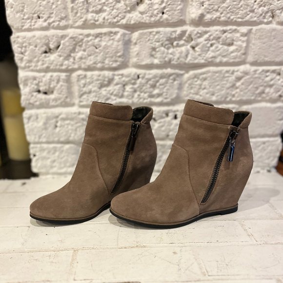 Kenneth Cole 'Vivian' Wedge Bootie, Size 6.5 Tan - Picture 2 of 14